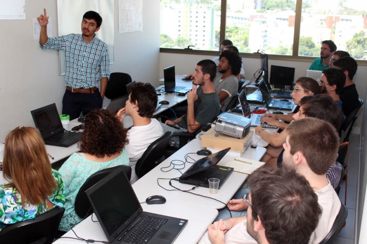 O programa de capacitação do PLAMUS conta com 17 participantes, dentre professores e estudantes da Universidade Federal de Santa Catarina e técnicos das prefeituras envolvidas no projeto.